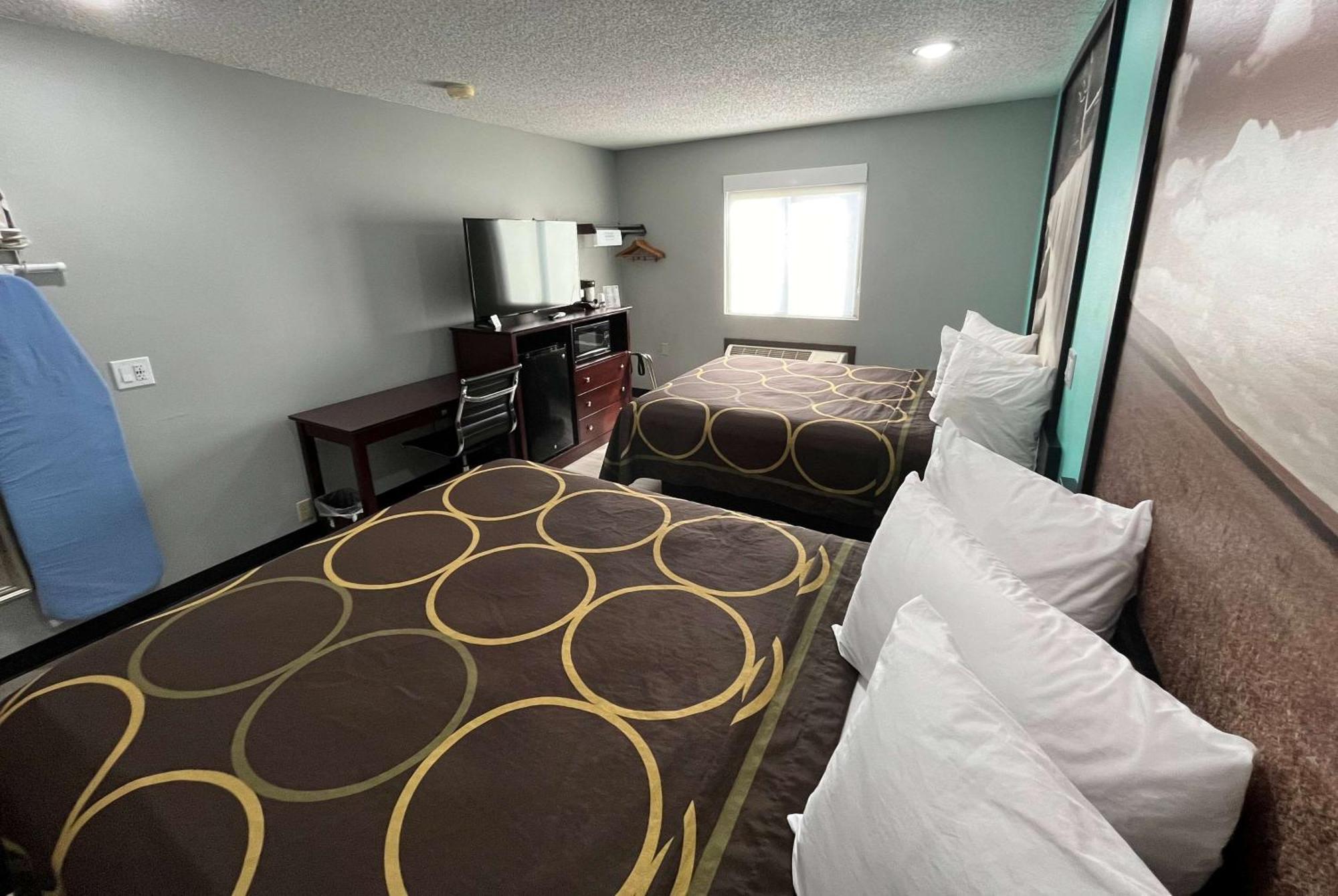 Super 8 By Wyndham Emporia Motel Dış mekan fotoğraf