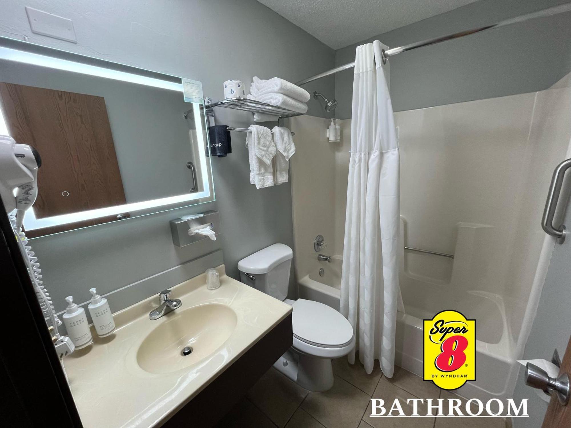 Super 8 By Wyndham Emporia Motel Dış mekan fotoğraf